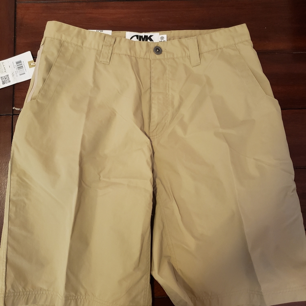 Men's Mountain Khakis shorts, size 35x11, NWT